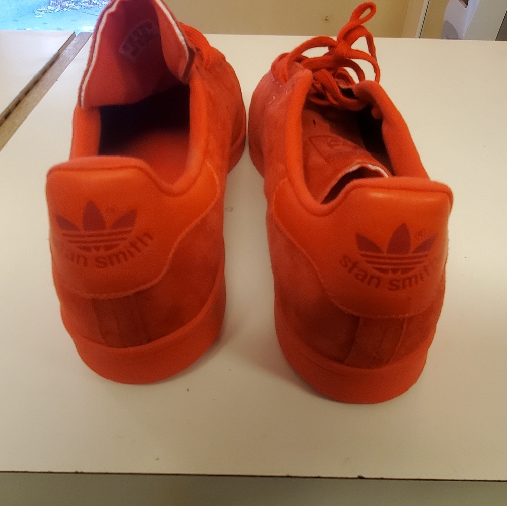 Adidas Stan Smith Triple Red Suede . View 3